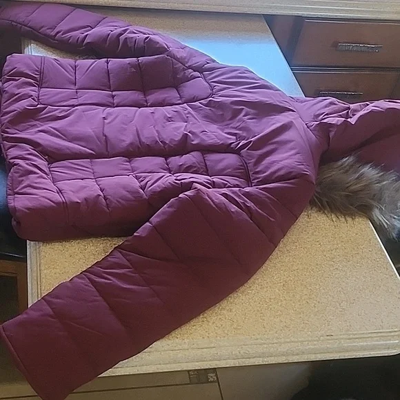 NWT Maralyn & Me Wine Hooded Cozy Puffer Coat With Faux Fur Trim Size XL - Picture 11 of 14